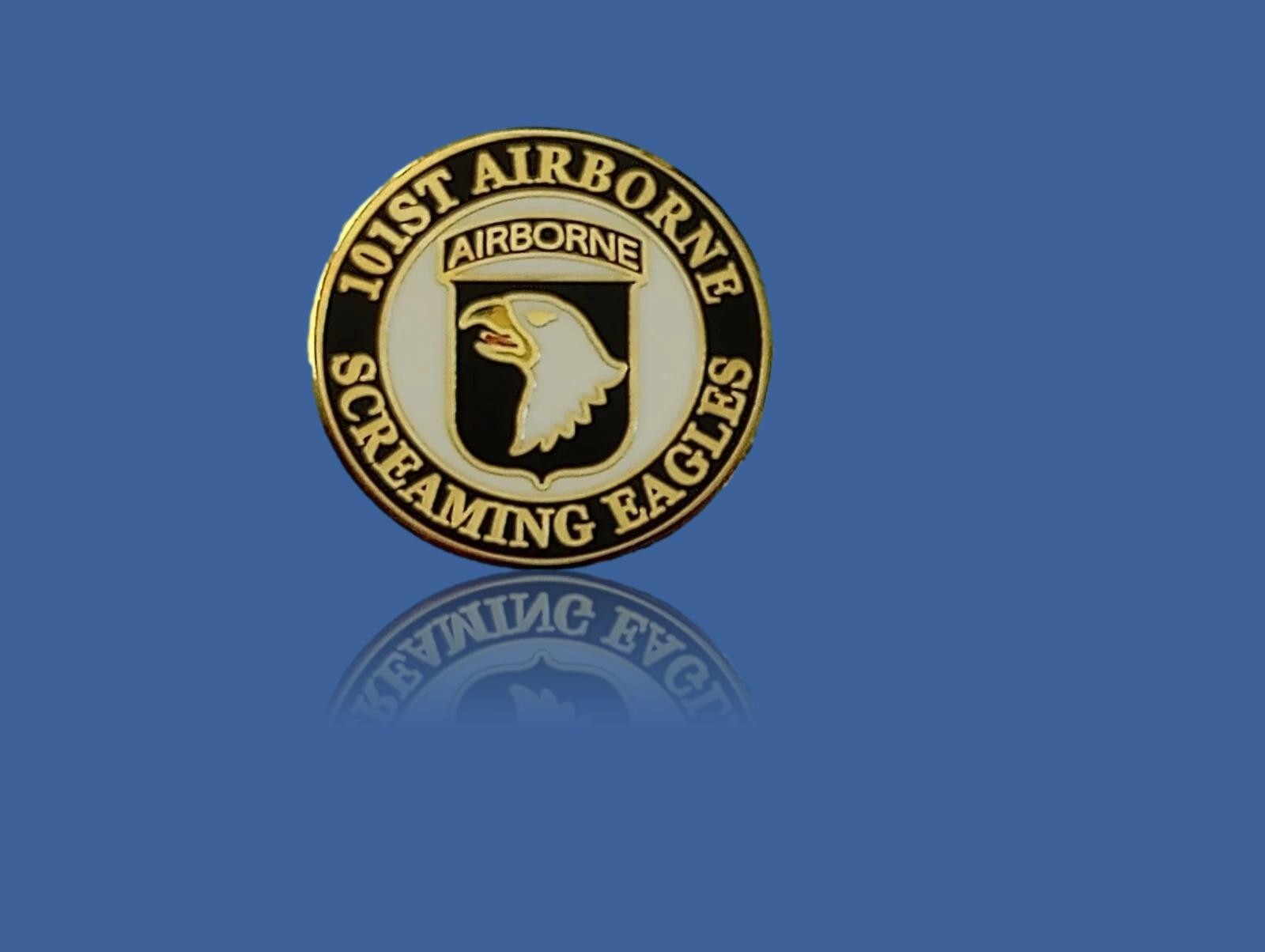 U.S MILITARY PIN ARMY 101st AIRBORNE SCREAMING EAGLES HAT LAPEL PIN DOUBLE POST