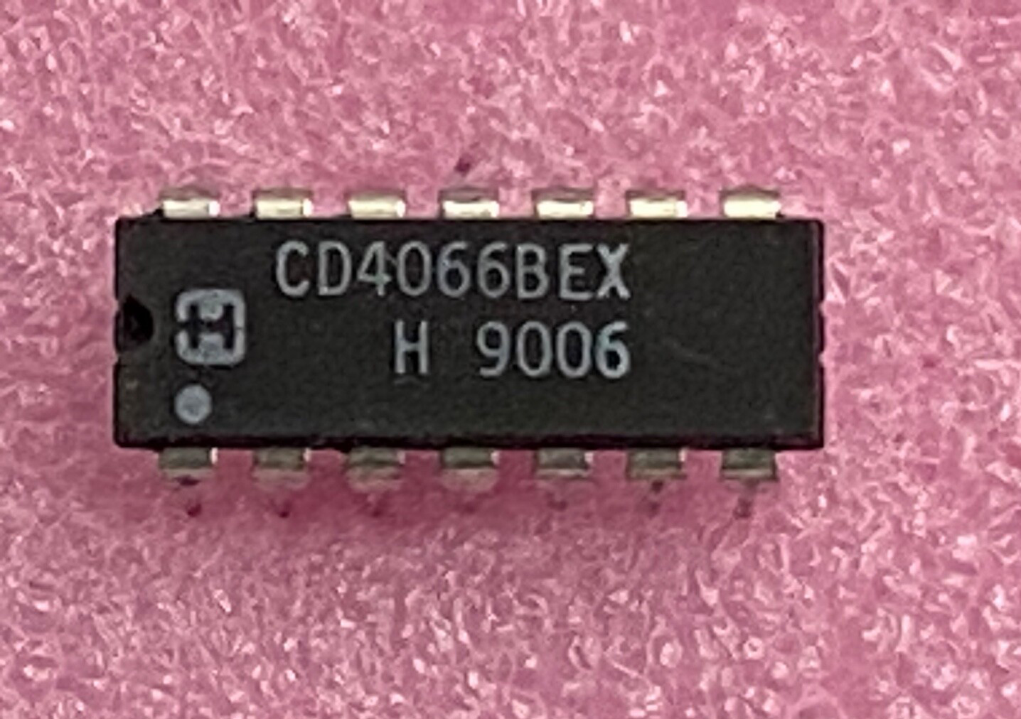Harris CD4066BEX quad bi-lateral switch integrated Circuit