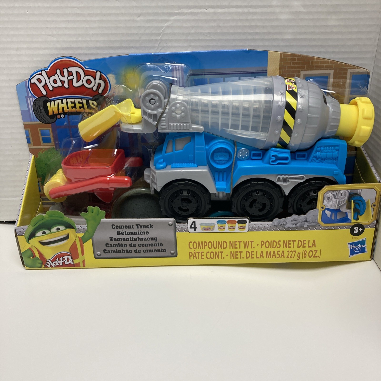 Play-Doh Wheels Cement Truck With Wheelbarrow New (Other)