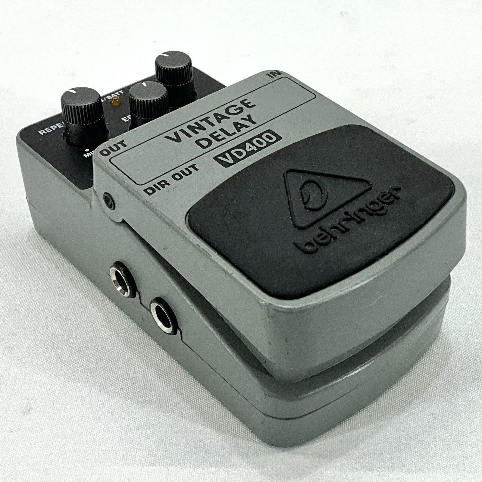 BEHRINGER VD400 VINTAGE DELAY - BOSS DM-3 CLONE - ANALOG DELAY PEDAL