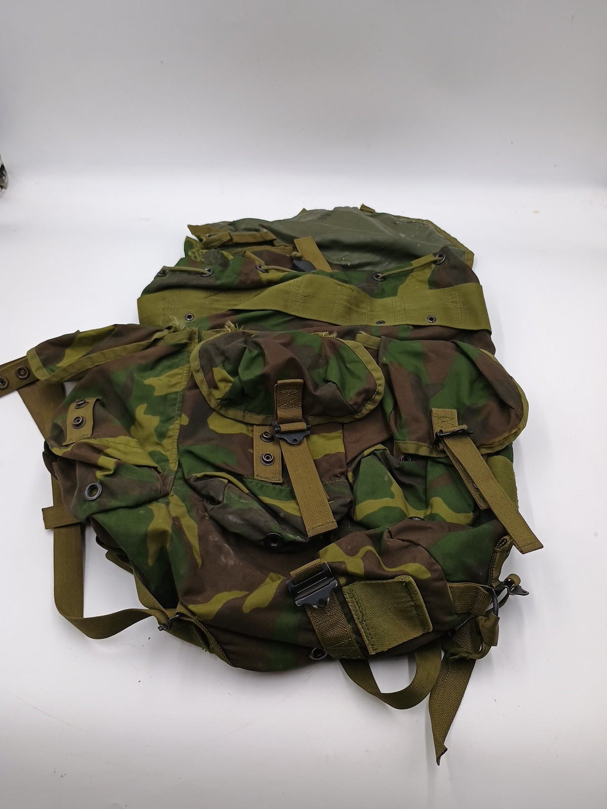 WOODLAND CAMO UNICOR 82125 Radio Carrying Case/Straps 5895-01-461-4505