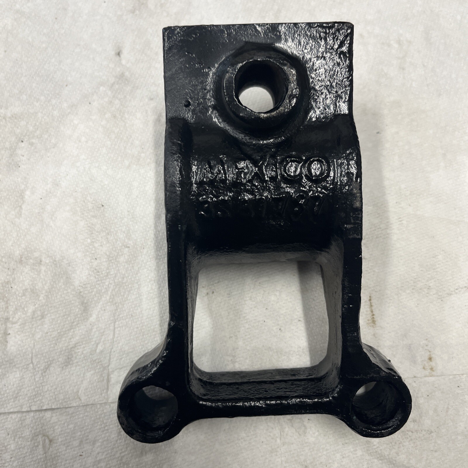 Peterbilt Spring Eye Pivot Air Leaf Bracket 98076C Used