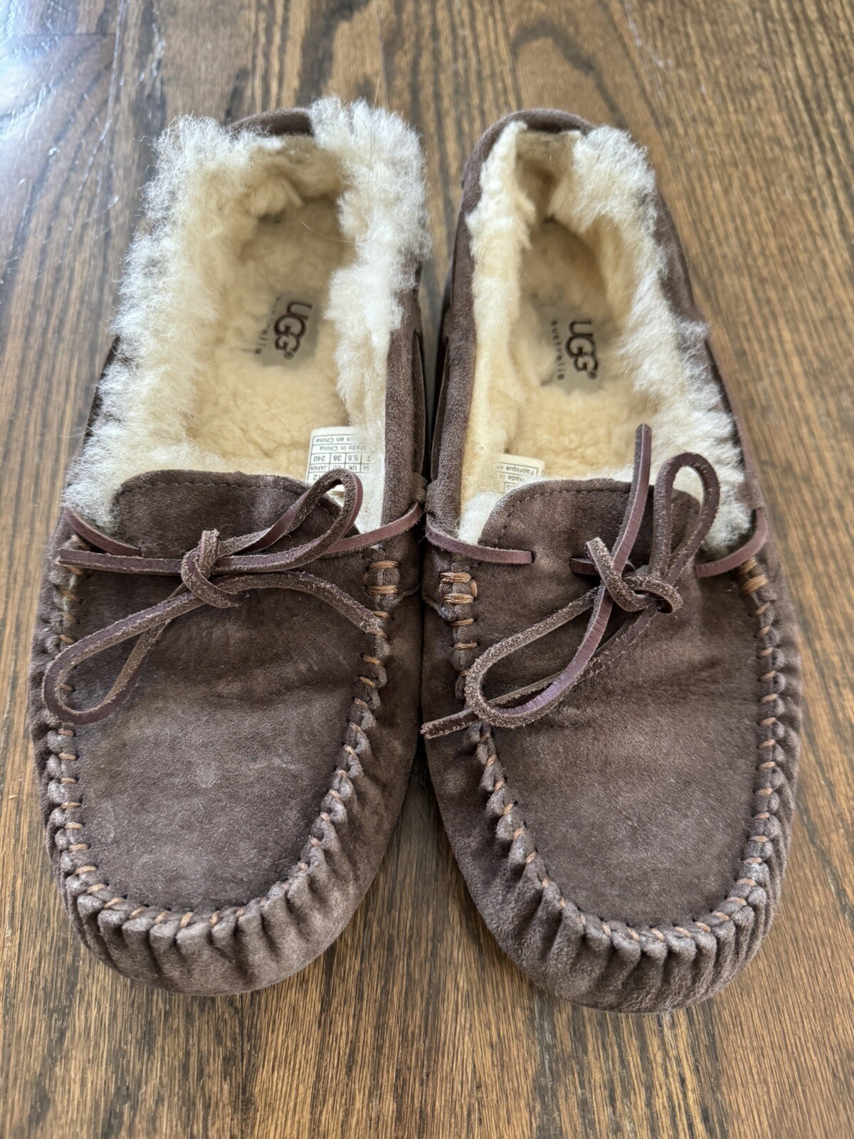 UGG Women’s Dakota Espresso Moccasin Slippers Size 7