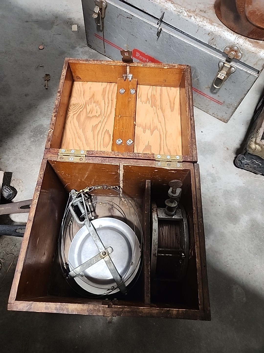 Vtg Lot Of 2 Handline Fishing  Reels W/sinkers And Misc. In Wooden Box GC
