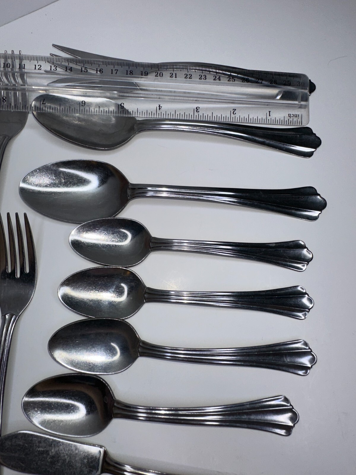 Oneida Fan Lightweight Stainless Flatware Set 23 Pc Fork Spoon Knives