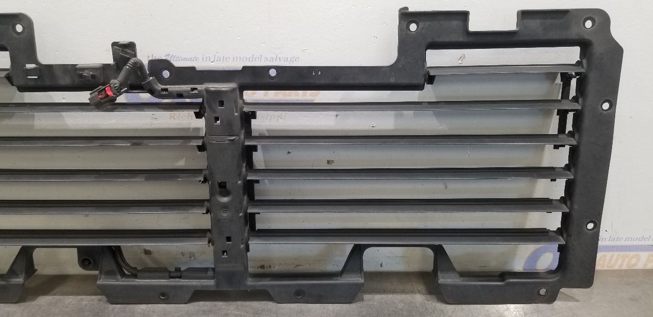 19 CHEVY SUBURBAN 1500 5.3L AIR SHUTTER ASSEMBLY