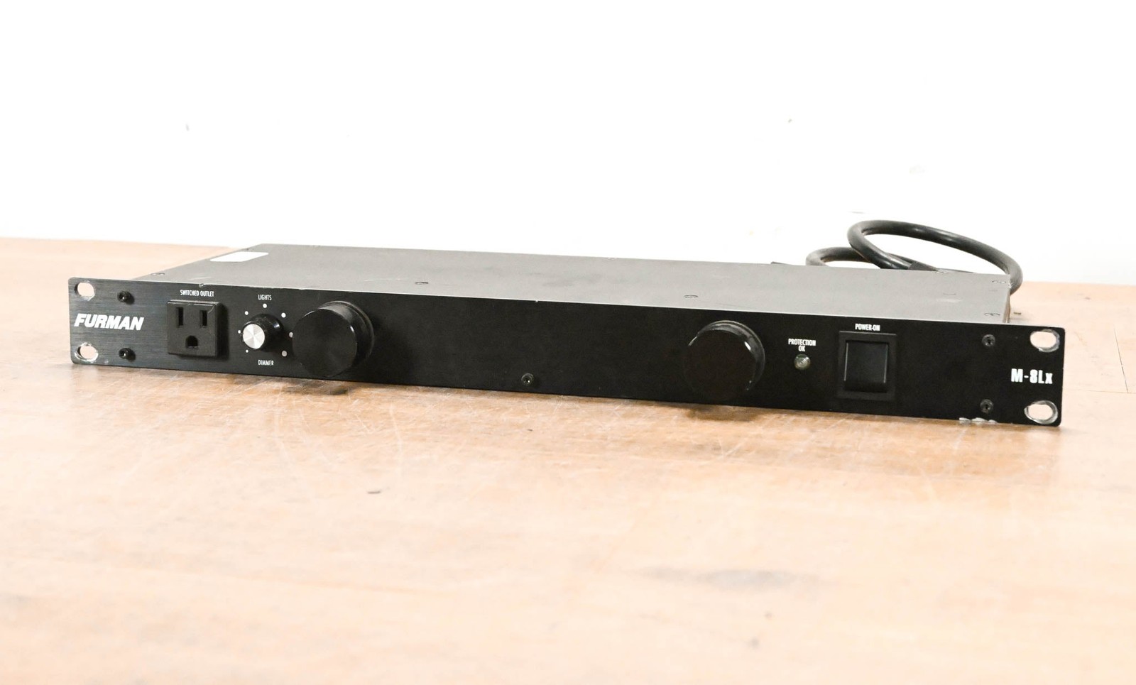 Furman M-8Lx 15A Merit Series Power Conditioner with Lights CG013ZY