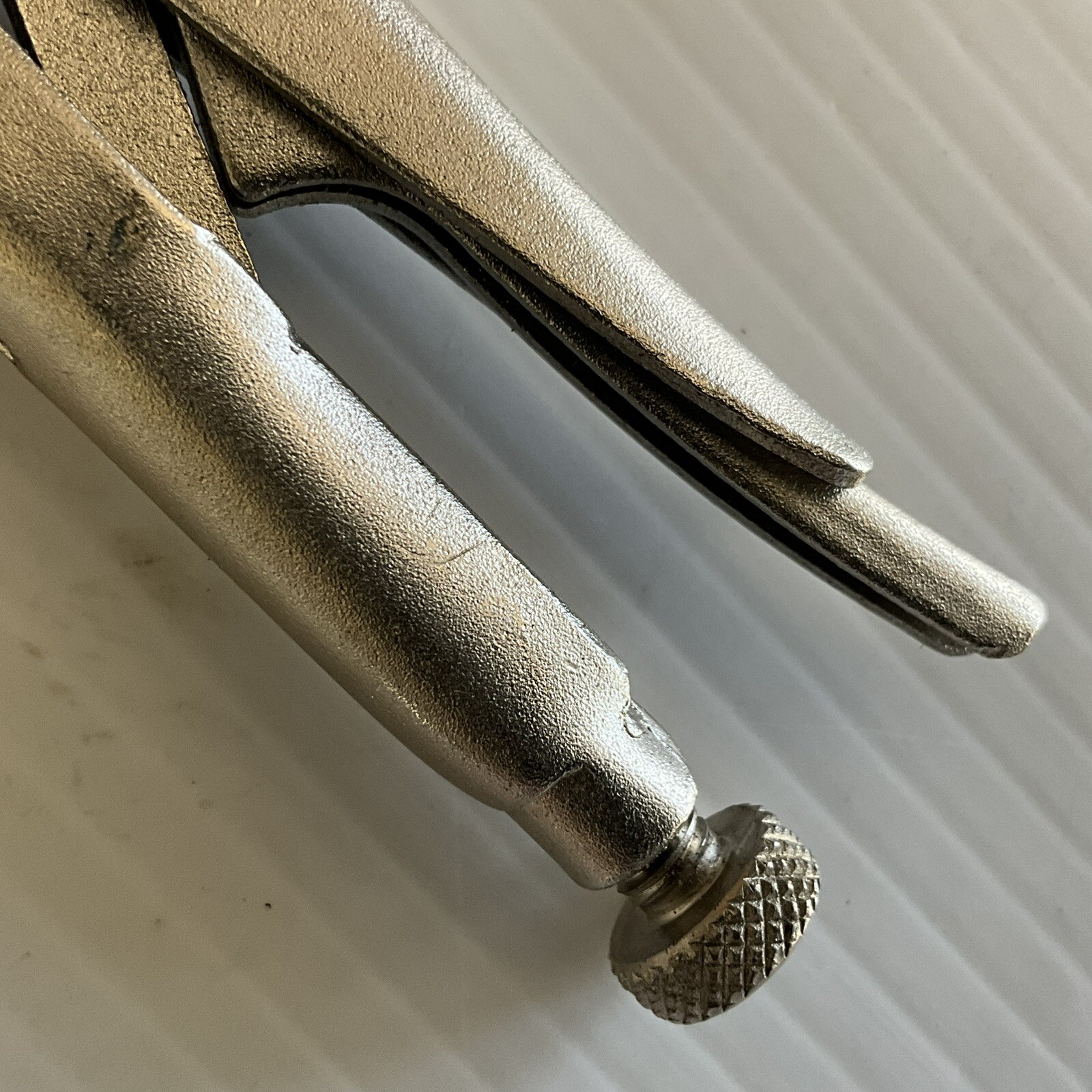 Vintage Unbranded 4" Locking Pliers Adjustable Curved Jaws