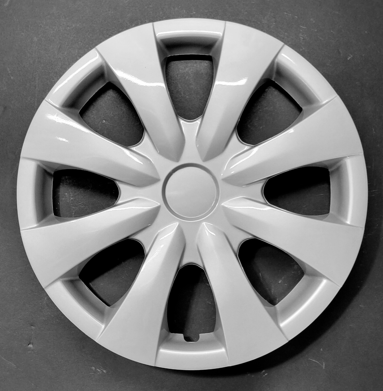 One Wheel Cover Hubcap Fits 2009-2013 Toyota Corolla 15" Silver # 450-15S