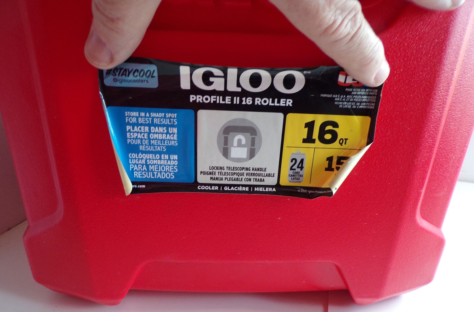 Igloo Rolling Chest Cooler Profile II Red 16 Quart 24 Can