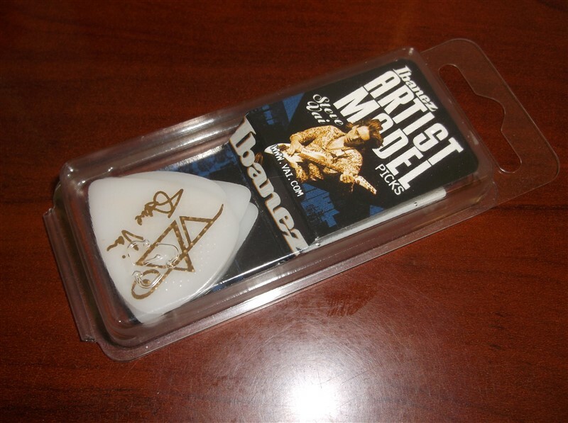 NEW Ibanez Artist Model Steve Vai Rubber Guitar Picks (6) - WHITE, B1000SVRWH