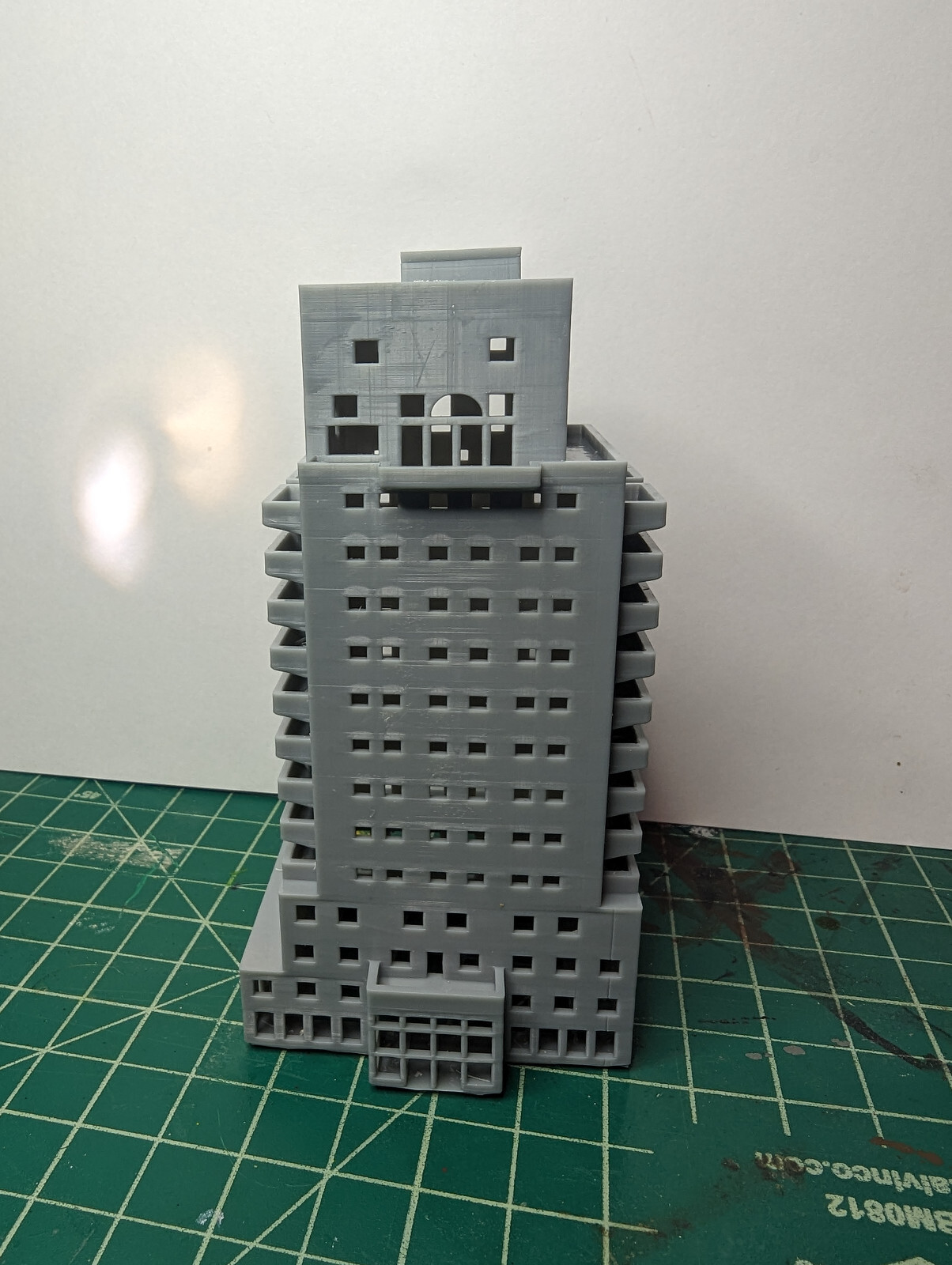T-Gauge 15 story High Rise Apartment| Whistle Stop Models | 1/450