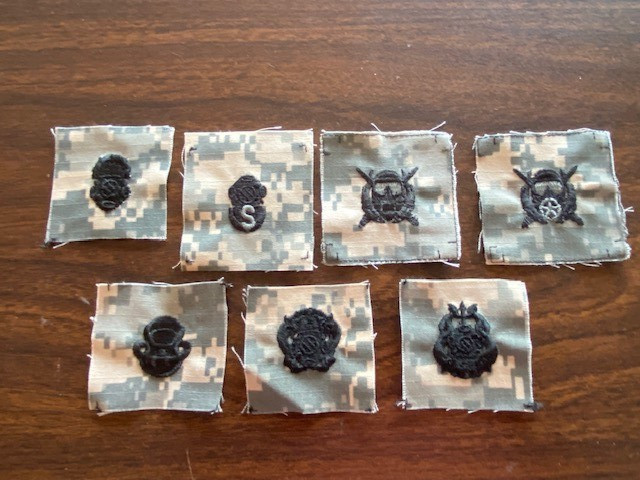 US ARMY DIVER Q BADGE - UNCUT ACU SUBDUED BACKGROUND MATERIAL - 7 DIFF .... X