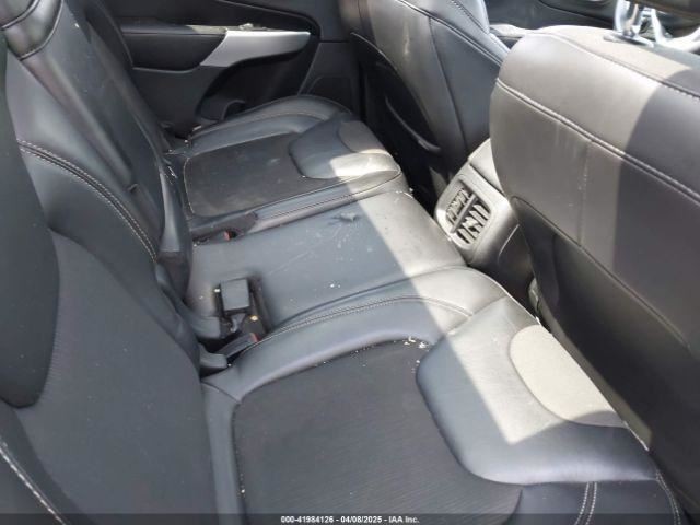 CHEROKEE 2018 Glove Box 4715365