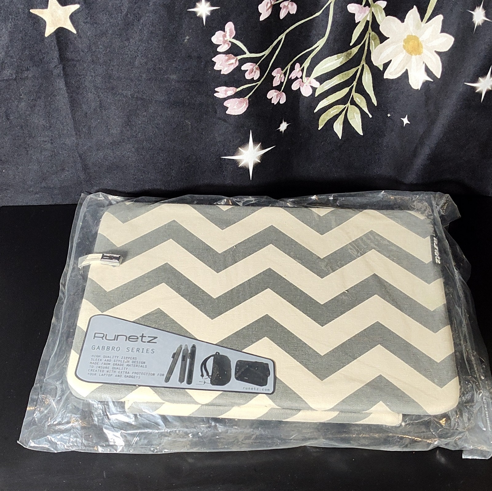 Runetz Gabbro Series Laptop Sleeve Case, Gray/White Chevron Pattern