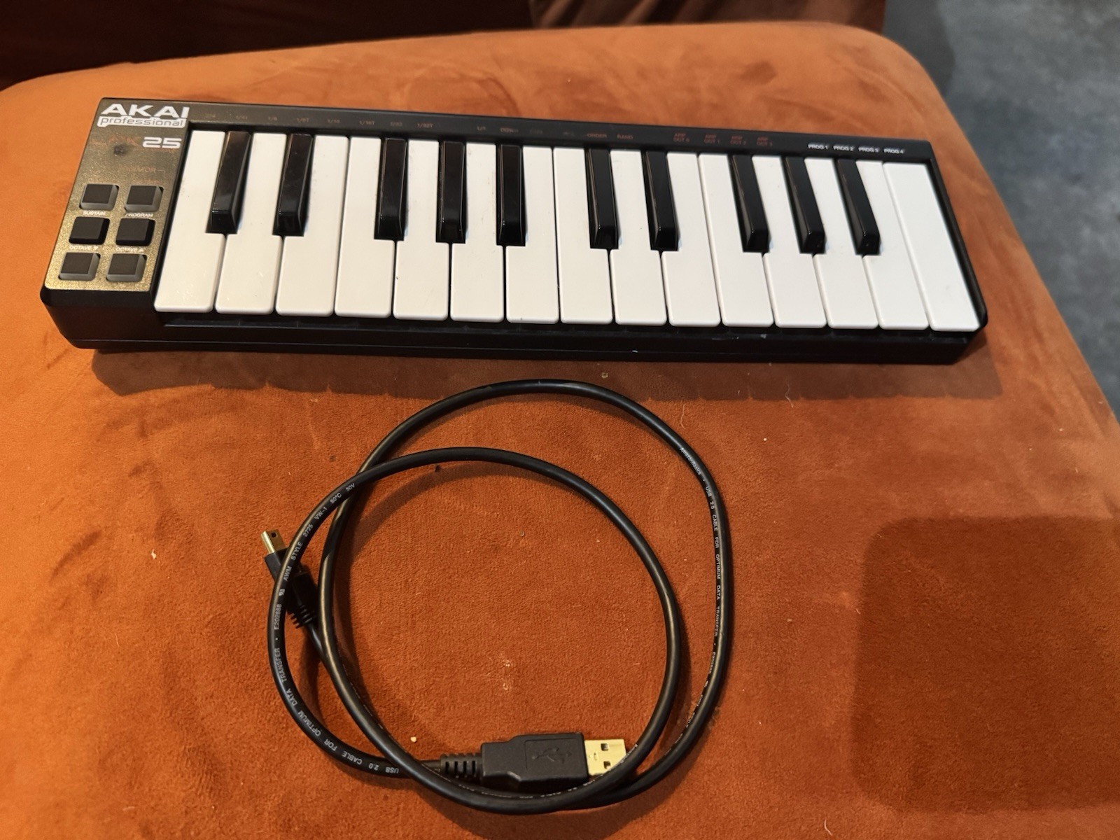 Akai Professional LPK25 MIDI Keyboard Controller, 25 Keys, USB, Arpeggiator