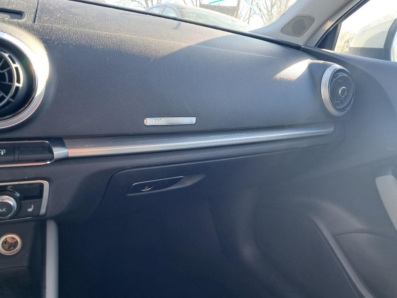 A3 AUDI   2017 Glove Box 4895587