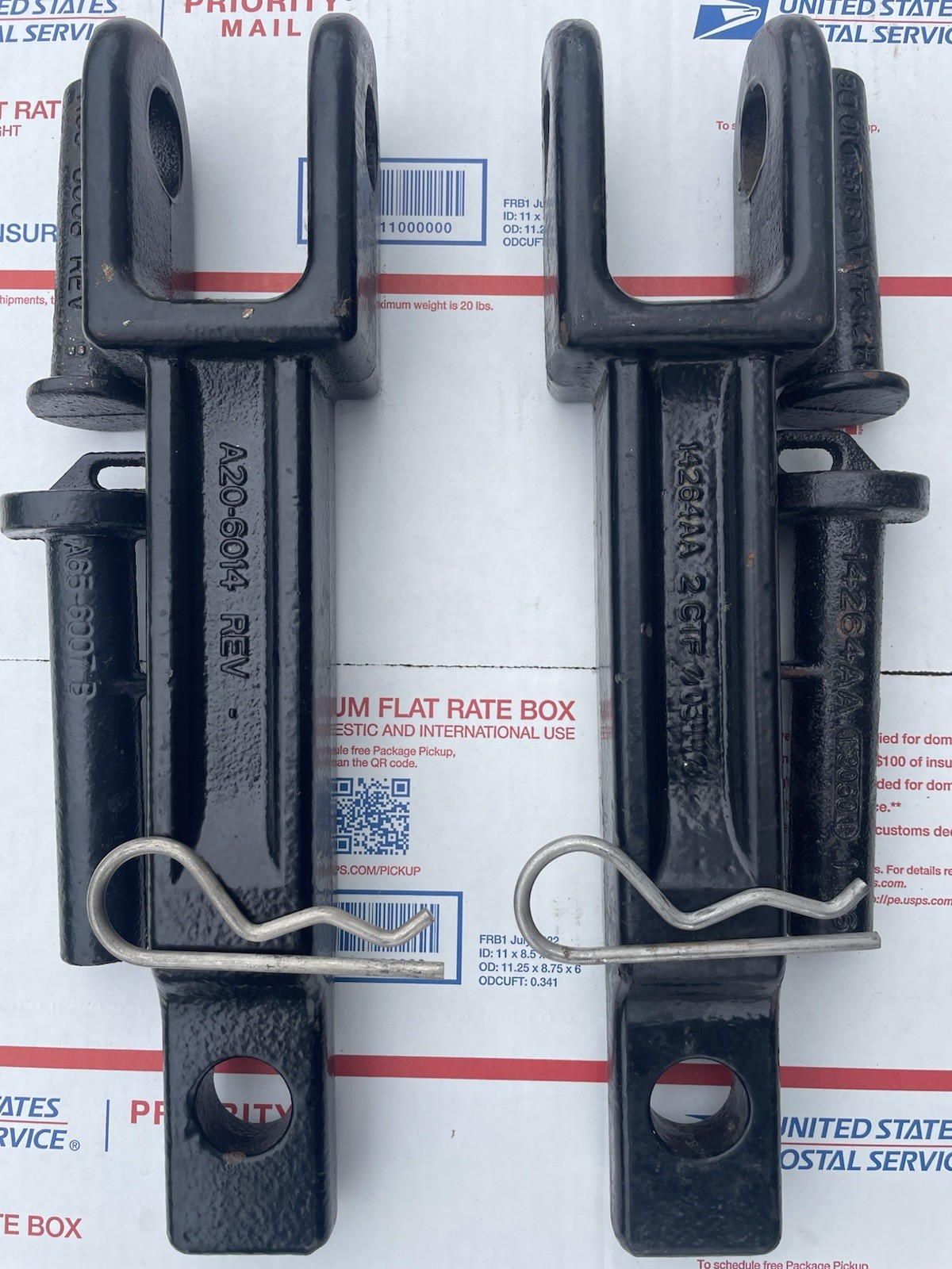 Set OEM Peterbilt / Kenworth Single Tow Hooks With Pull Pin & Frame Pin A20-6014