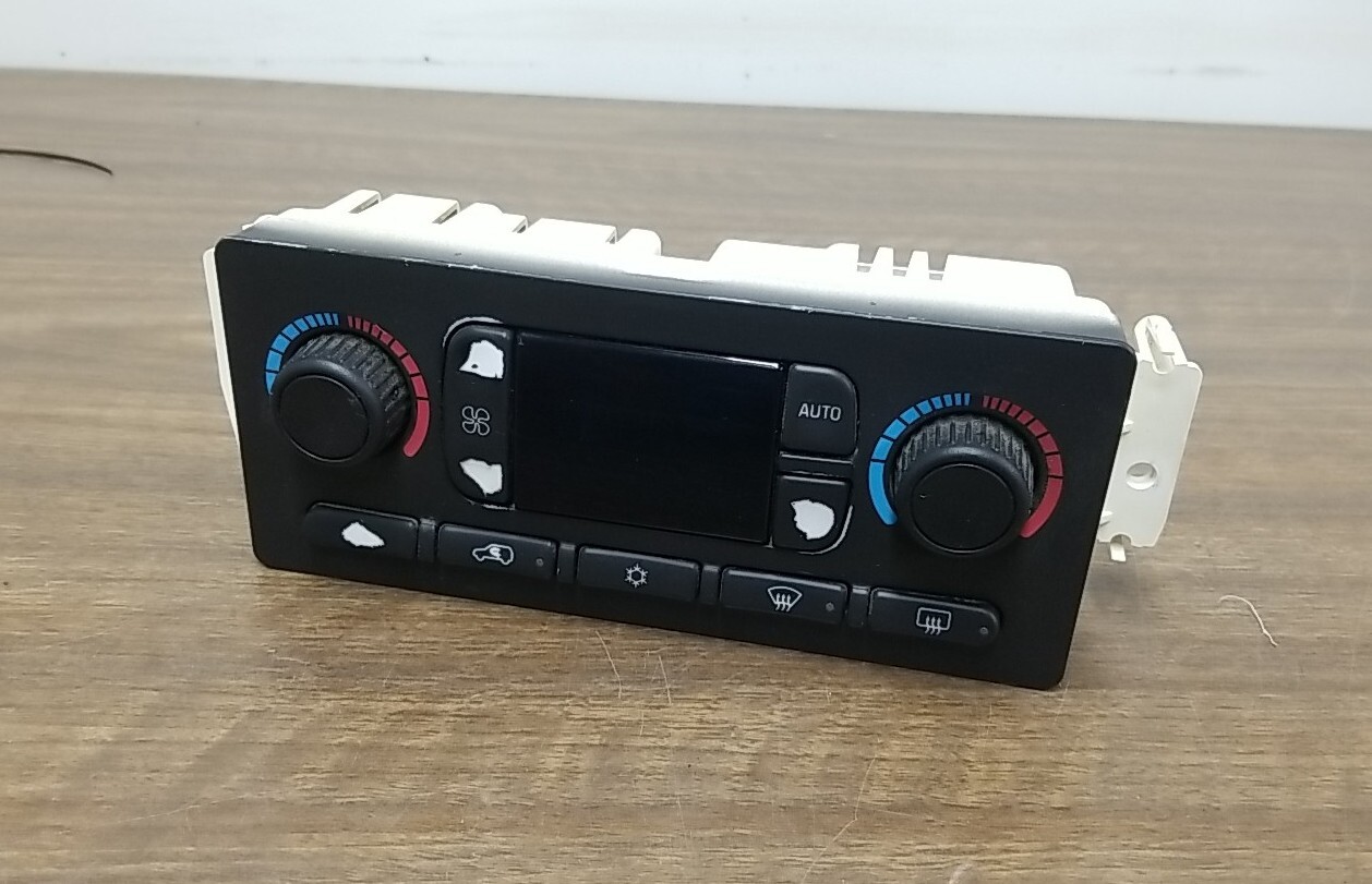 2003-2005 Silverado Sierra Tahoe Yukon A/C Heater Climate Control OEM. 15195564