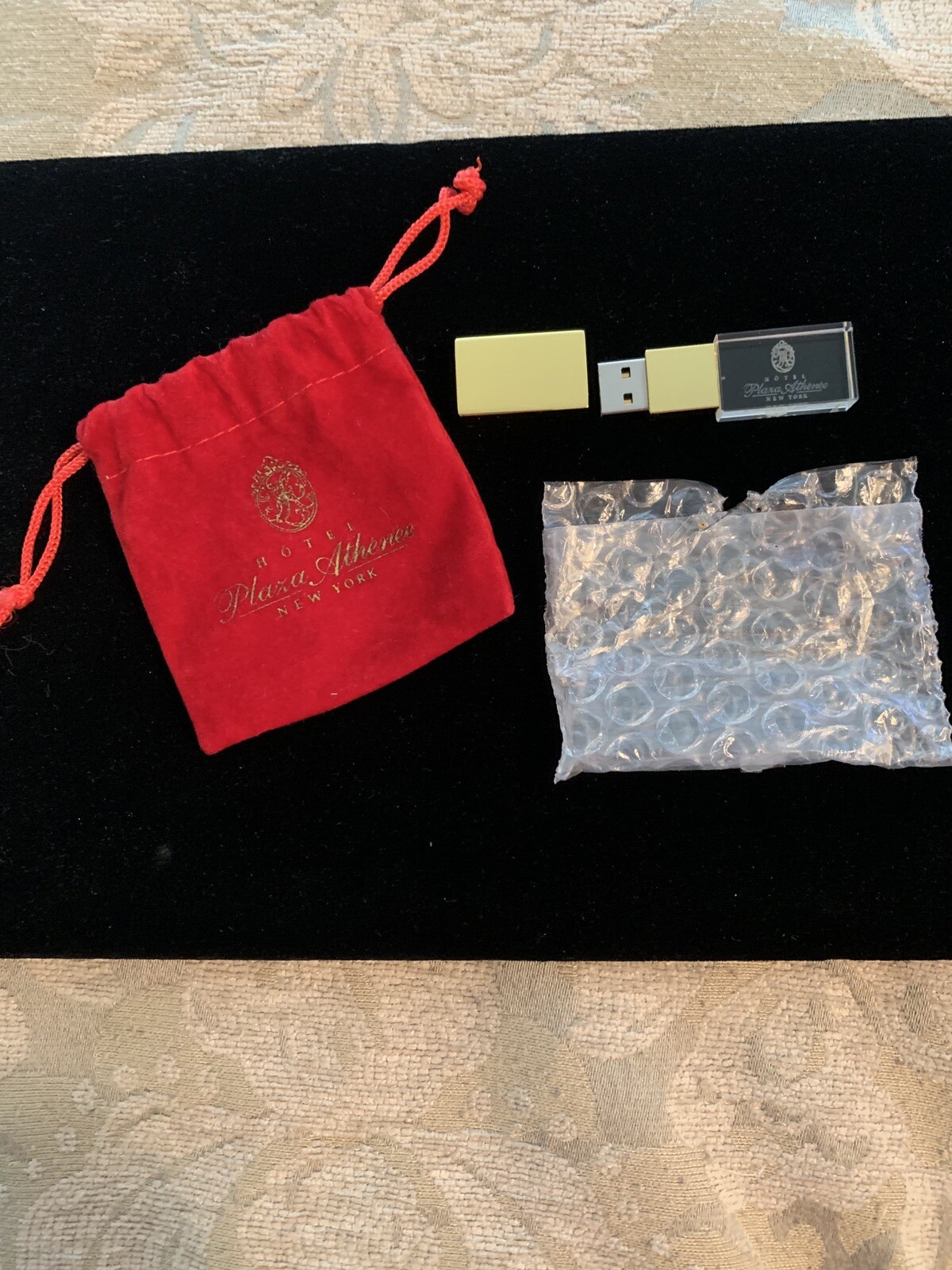 Scan disc (new) Flash Drive from  Hotel Plaza Athenee