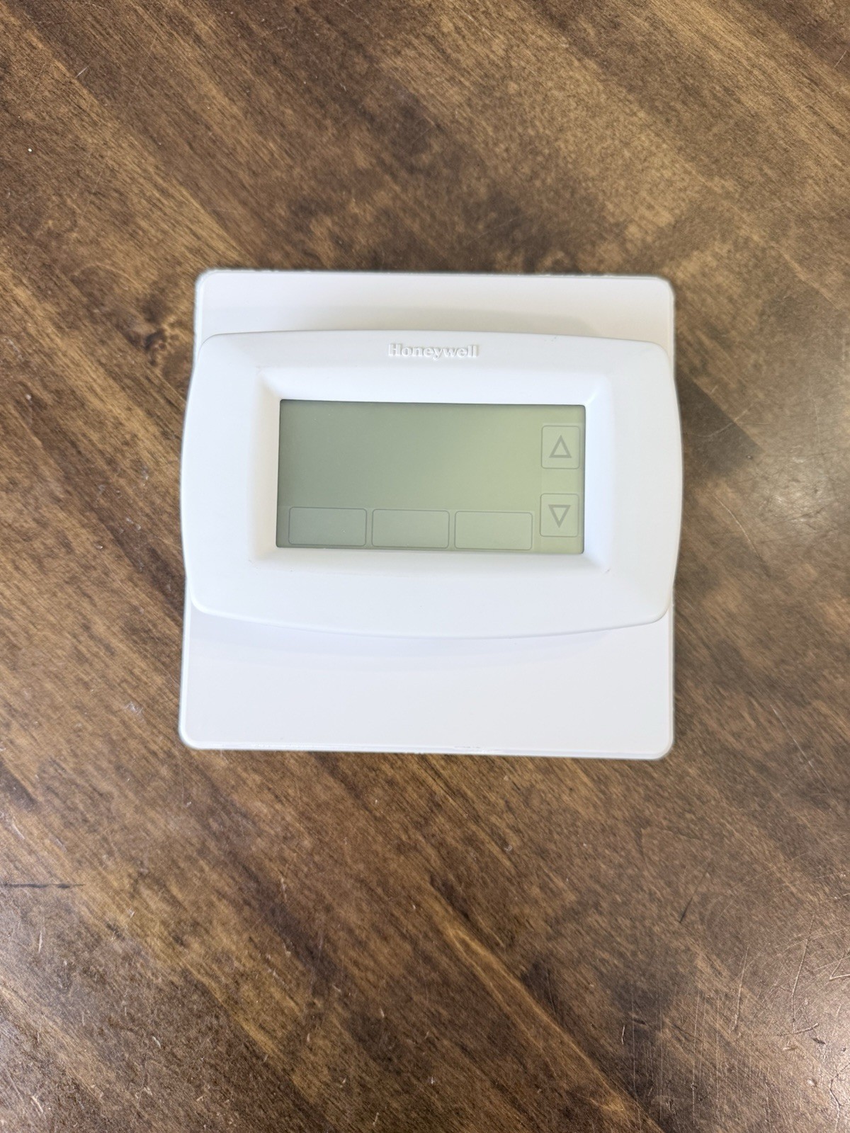 Honeywell RTH7600D1030 Home 7-Day Programmable Thermostat Touchscreen Display
