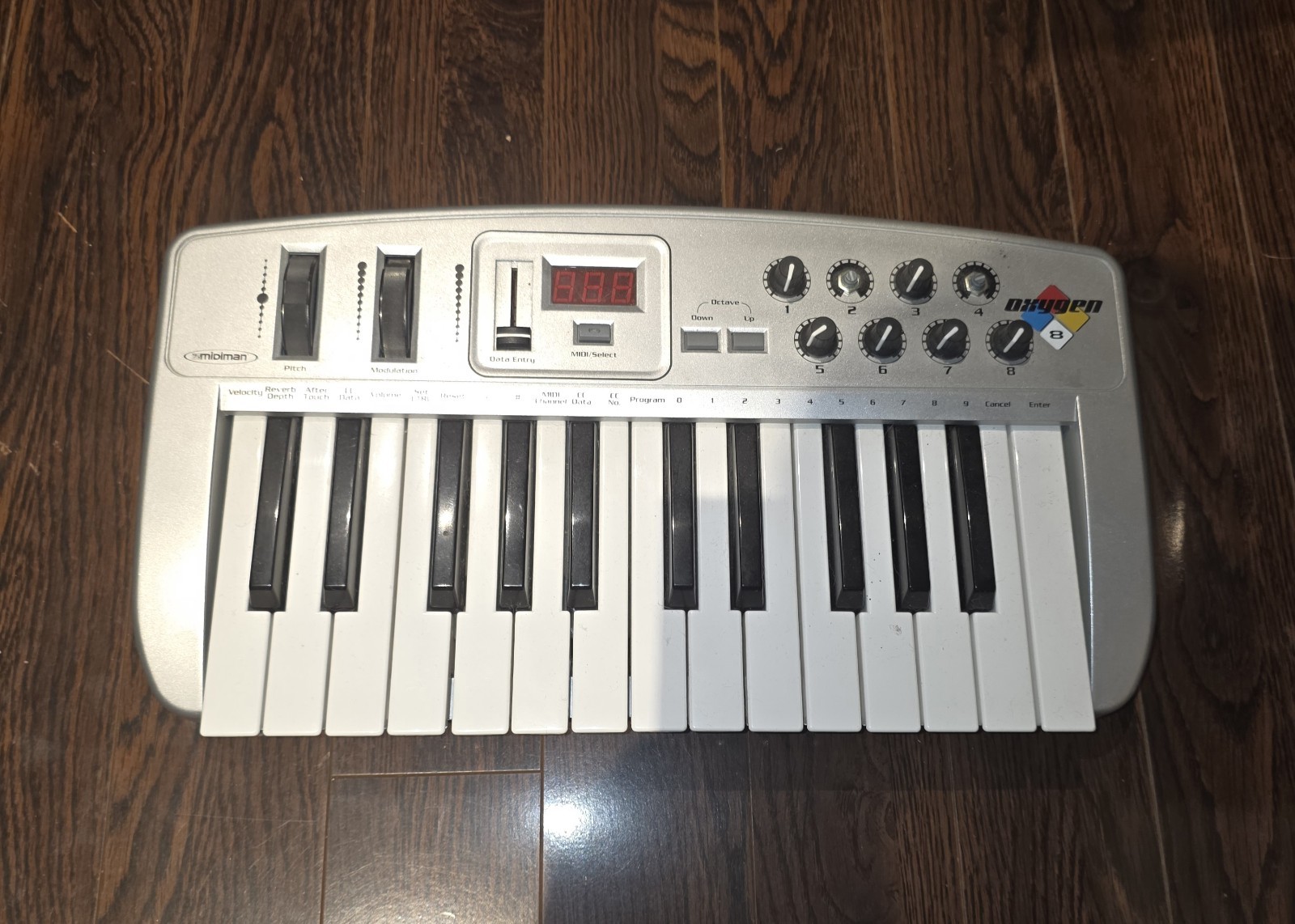 M-Audio Midiman Oxygen 8 25 key Controller MIDI - Keyboard Controller USB