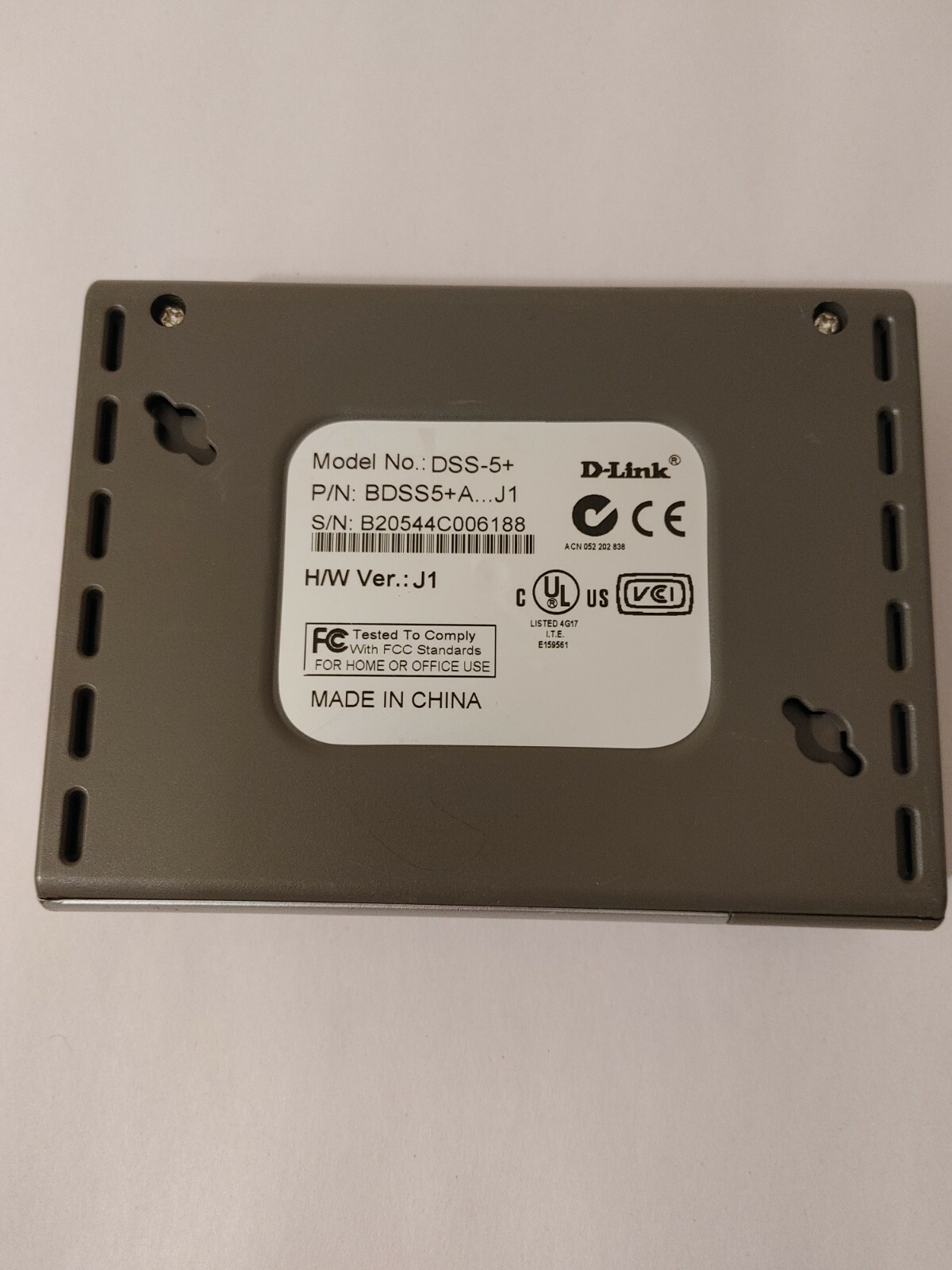 D-Link DSS 5 Plus (DSS-5+) Fast Ethernet Switch - 5 ports