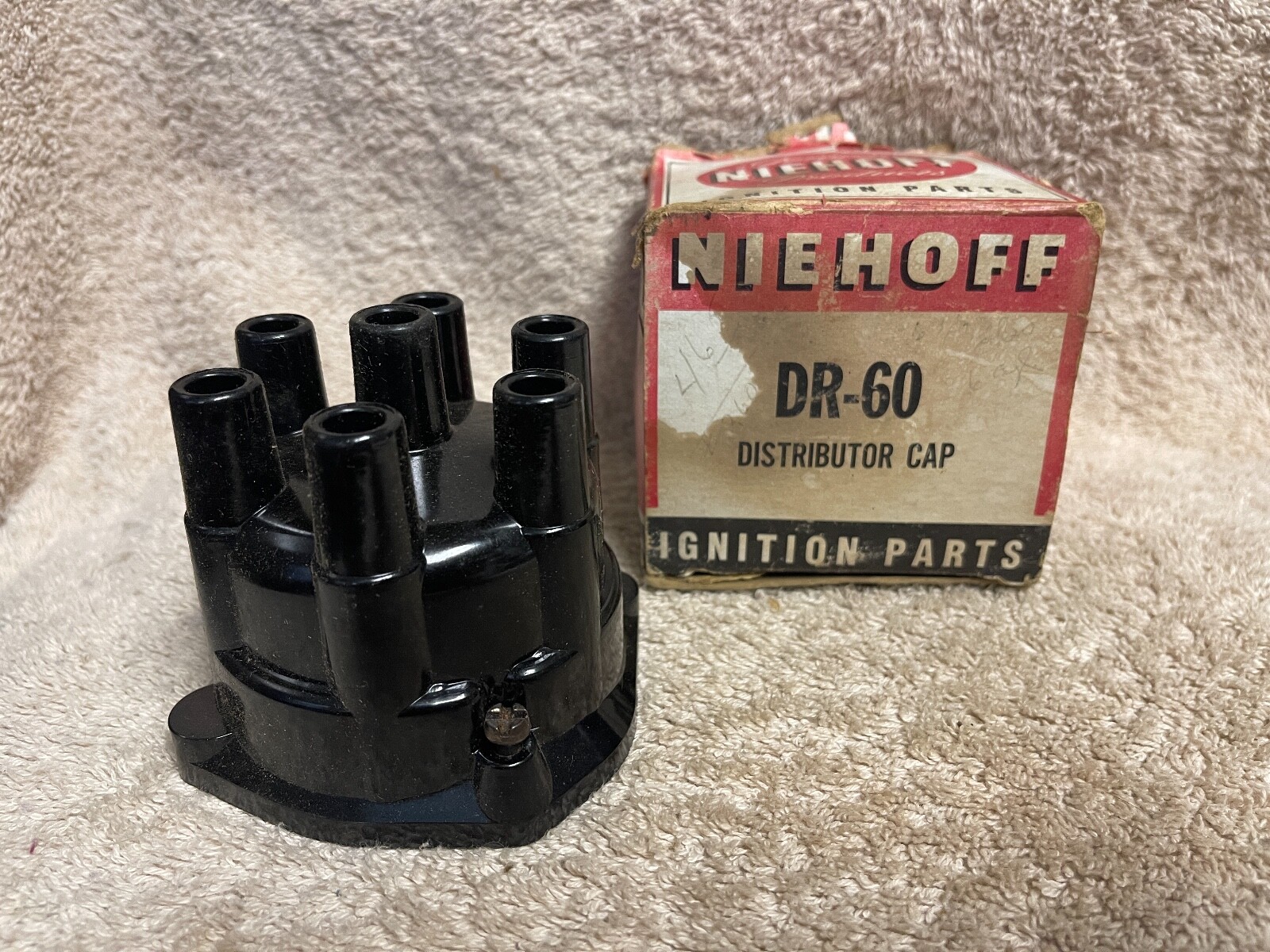 NOS NIEHOFF DR-60 DISTRIBUTOR CAP 1963-1974 AMC,JEEP,IH,GM,GMC,CHECKER