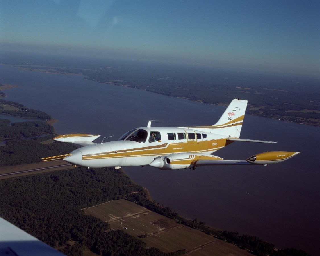 1983 NASA Cessna 402 Aircraft In Flight - 8x10 Photo On 8.5x11 #2309