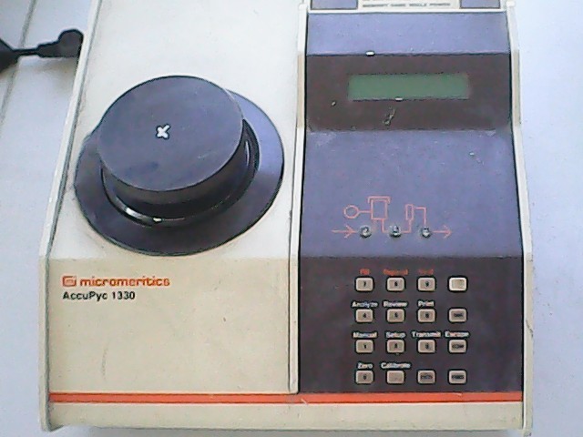 micromeritics AccuPyc 1330