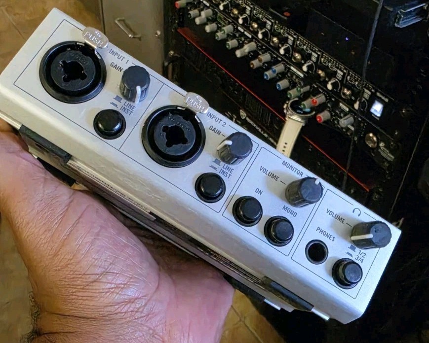 Native Instruments KOMPLETE AUDIO 6 Digital Recording Interface