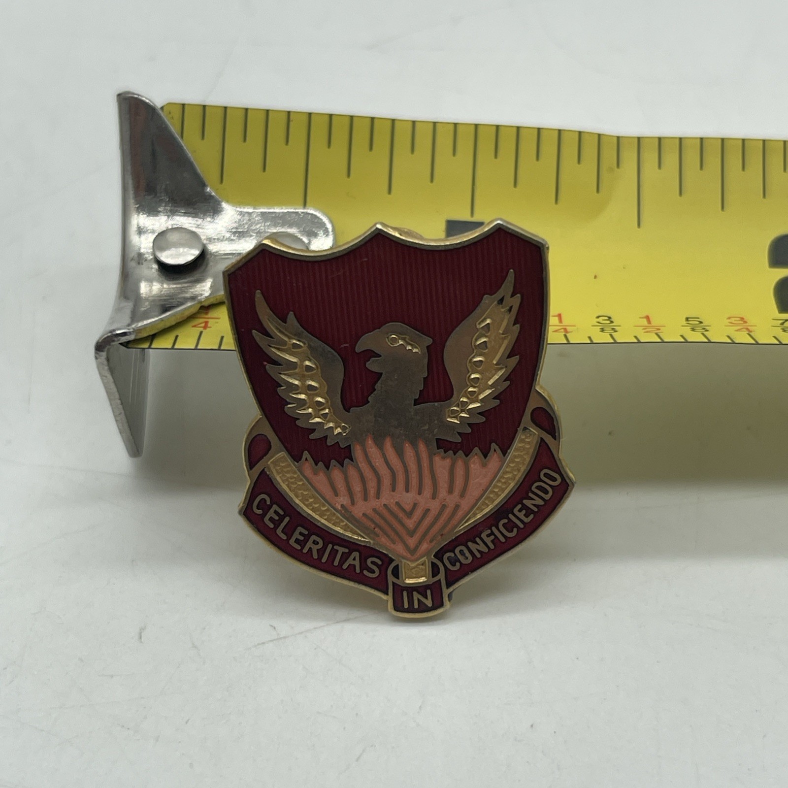 U.S. Military Army 39th Field Artillery Regiment Crest Pin CELERITAS CONFICIENDO
