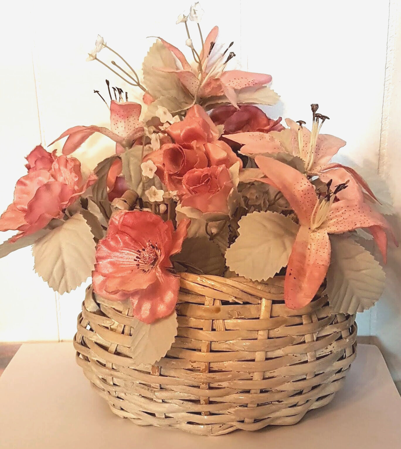 Painted Wicker Basket 10" x 7" Side Handles Pink Homco Flowers Farmhouse Decor
