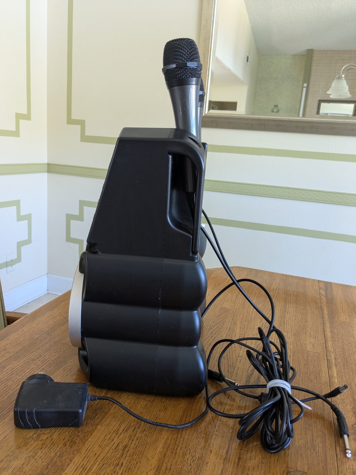 Karaoke USA Model GF829. Two Mics. Tested Works