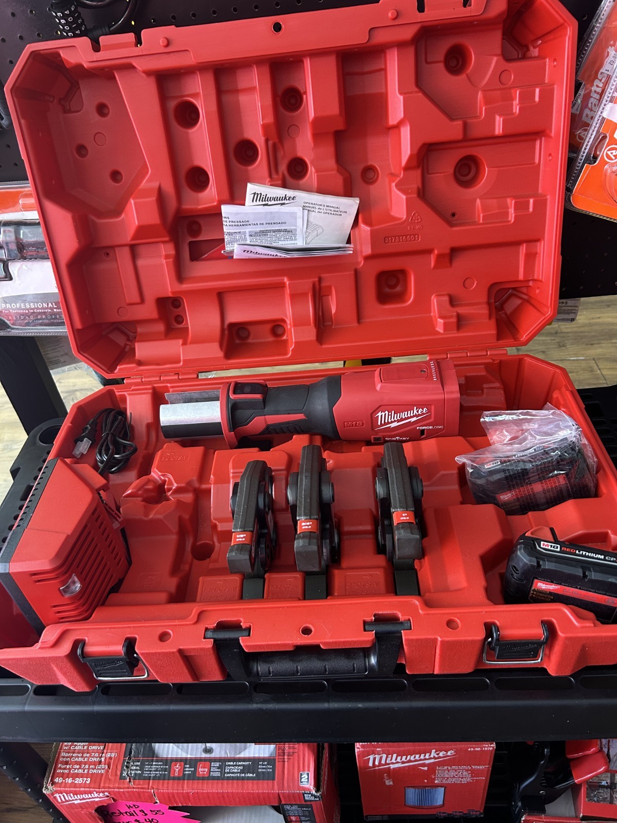 Milwaukee 2922-22 M18 Force Logic Press Tool 1/2, 3/4, and 1" clamps