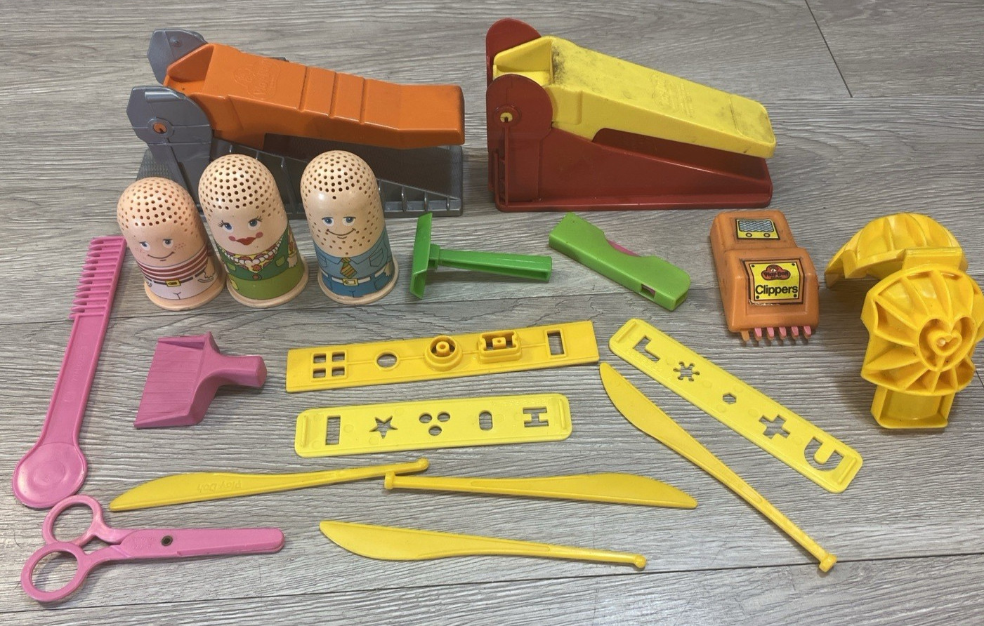 1977 Kenner Play-Doh Fuzzy Pumper Barber & Beauty Shop Parts Pre-Owned/No Box