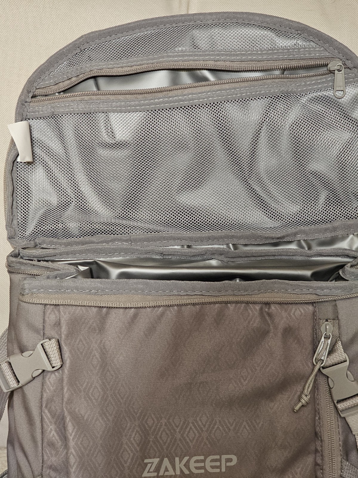 ZAKEEP Cooler Backpack, 39 Cans Large Capacity Anti-Leaking Cooler Backpack Gray