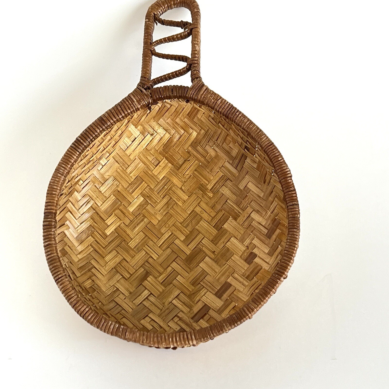 Woven Round Boho Style Basket With Handle Cottage Farmhouse Brown Wall Decor
