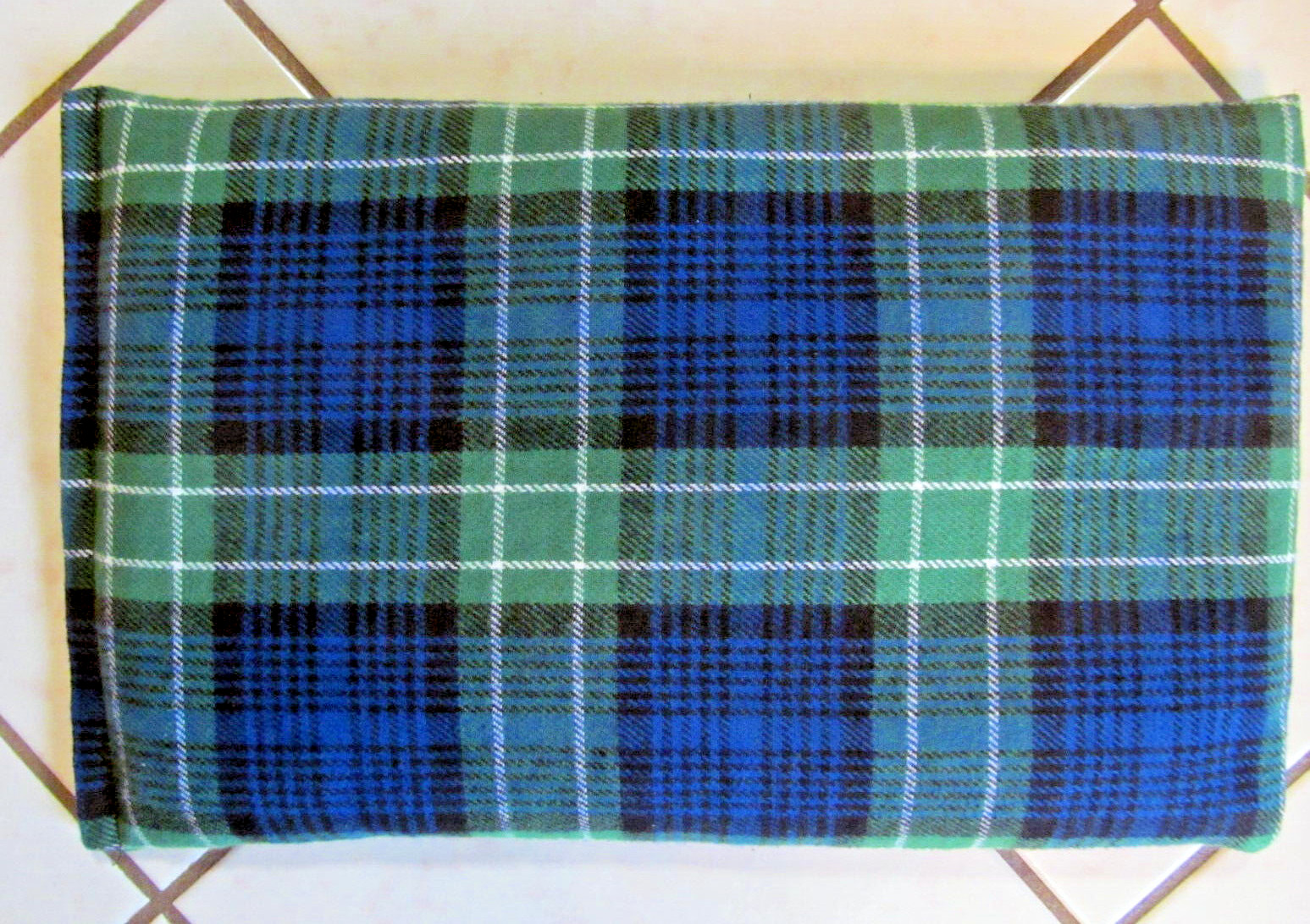 New Microwavable Therapeutic Plaid Flannel  Corn Bag / Heating Pad Pack Hot