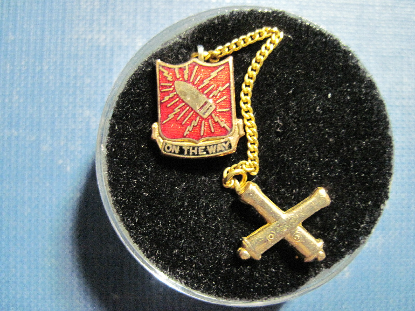 US Army pb 2-piece broach lapel 152nd FIELD ARTILLERY REGIMENT Sweetheart pin