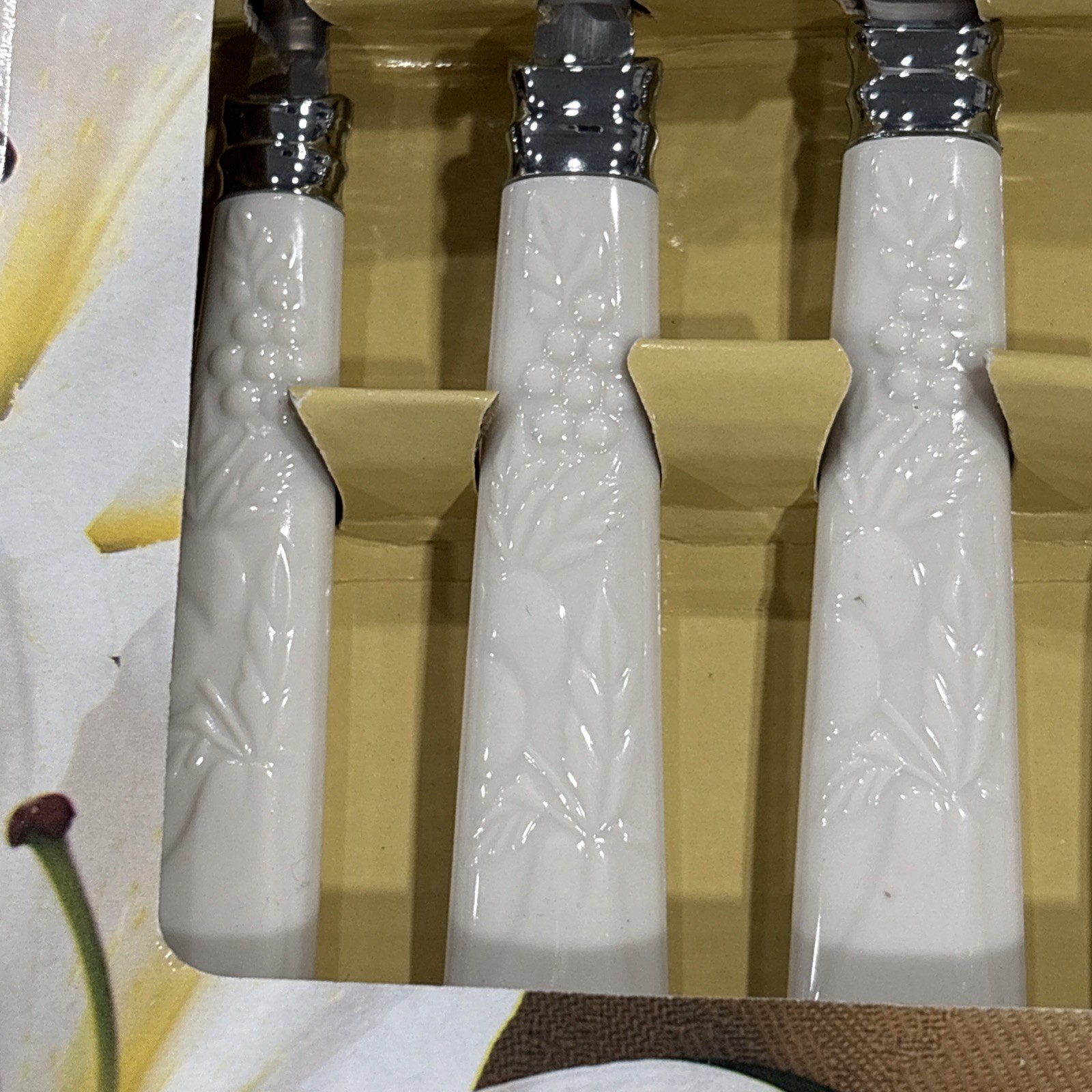 Gibson Roseland White Ceramic Fruit 20pc Set Ceramic Stainless Flatware 1996