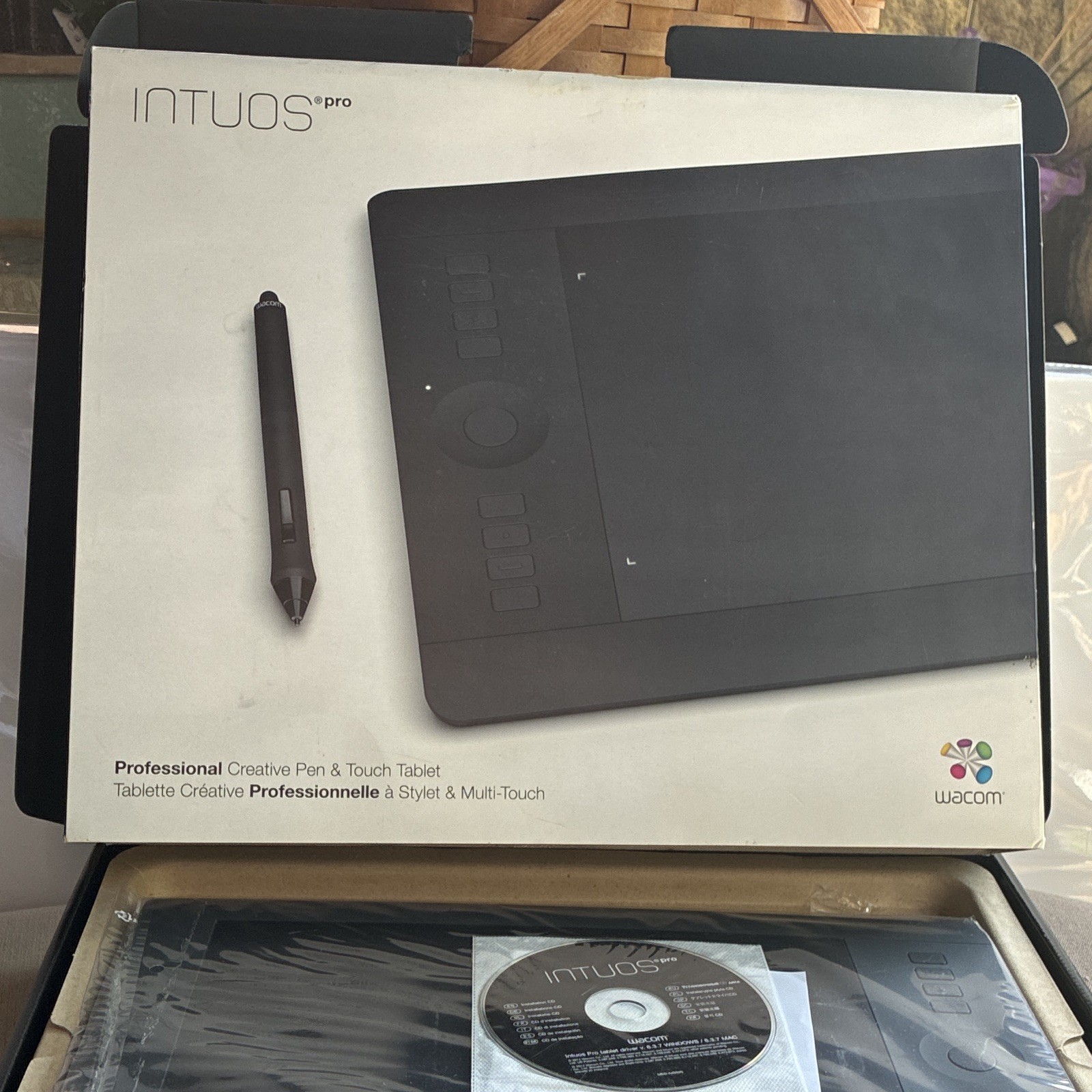 Wacom Intuos Pro PTH-651 USB Graphics Tablet w/ Pen/Stylus, Box & Accessories
