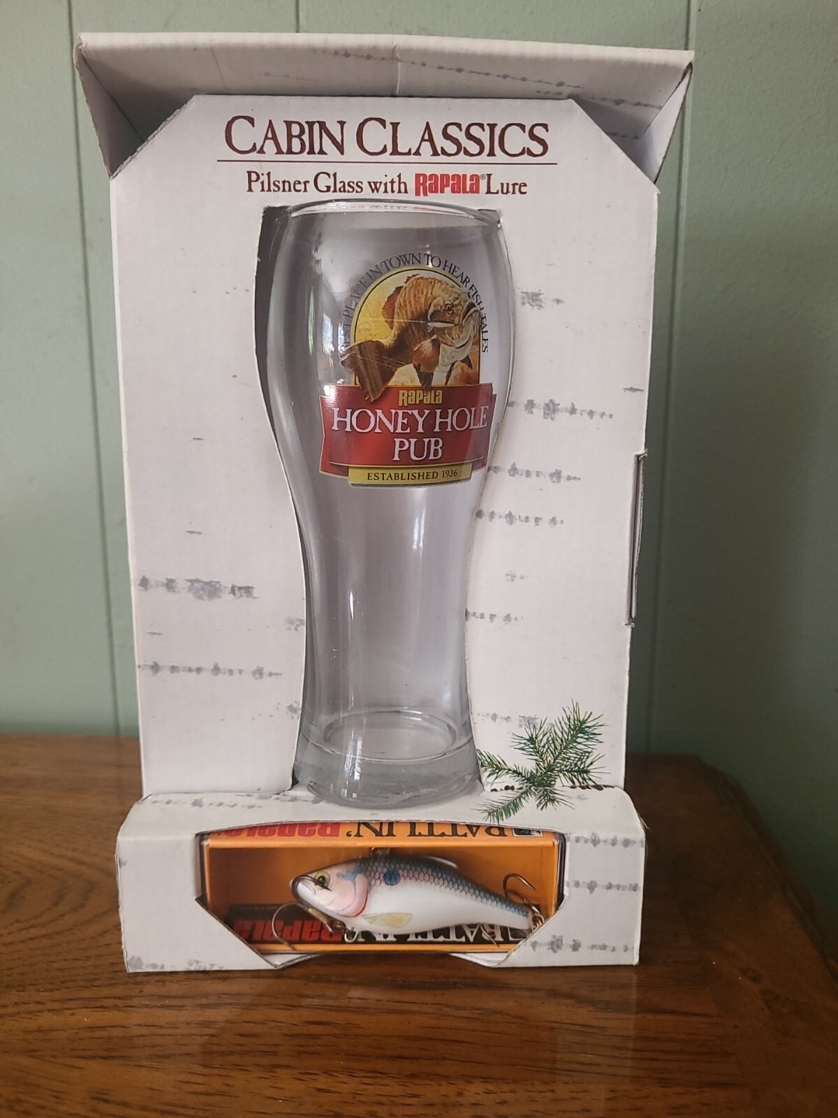 Rapala Cabin Classics 16oz Pilsner Glass with a Shadrap RS Lure