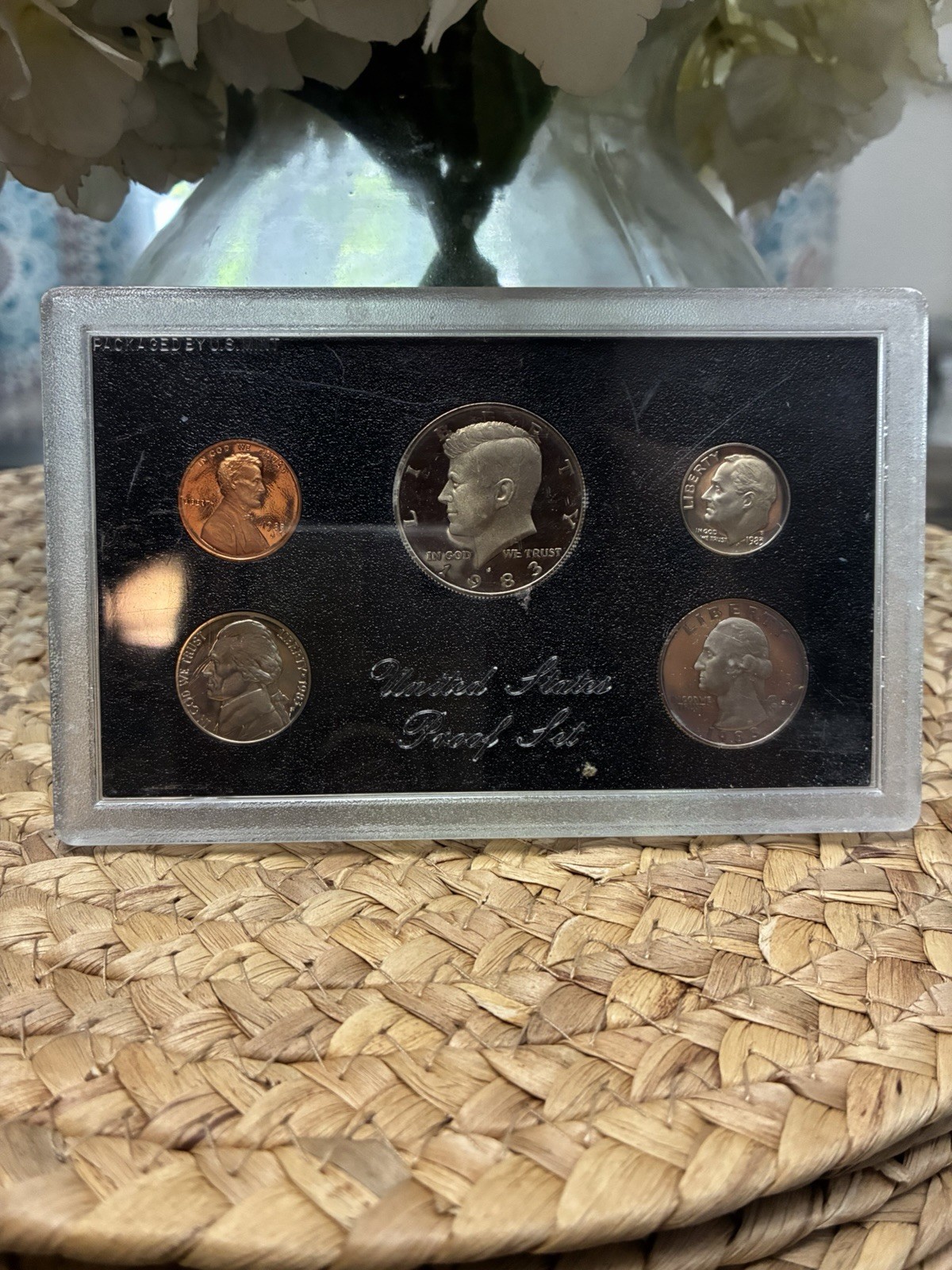 VINTAGE  1983 UNITED STATES PROOF 5 COIN SET KENNEDY 1/2 DOLLAR ACRYLIC CASE