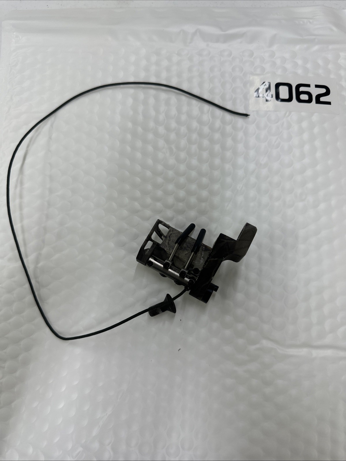 Item 4062 - Vintage Arrow Rest - Drop Away Prong Rest