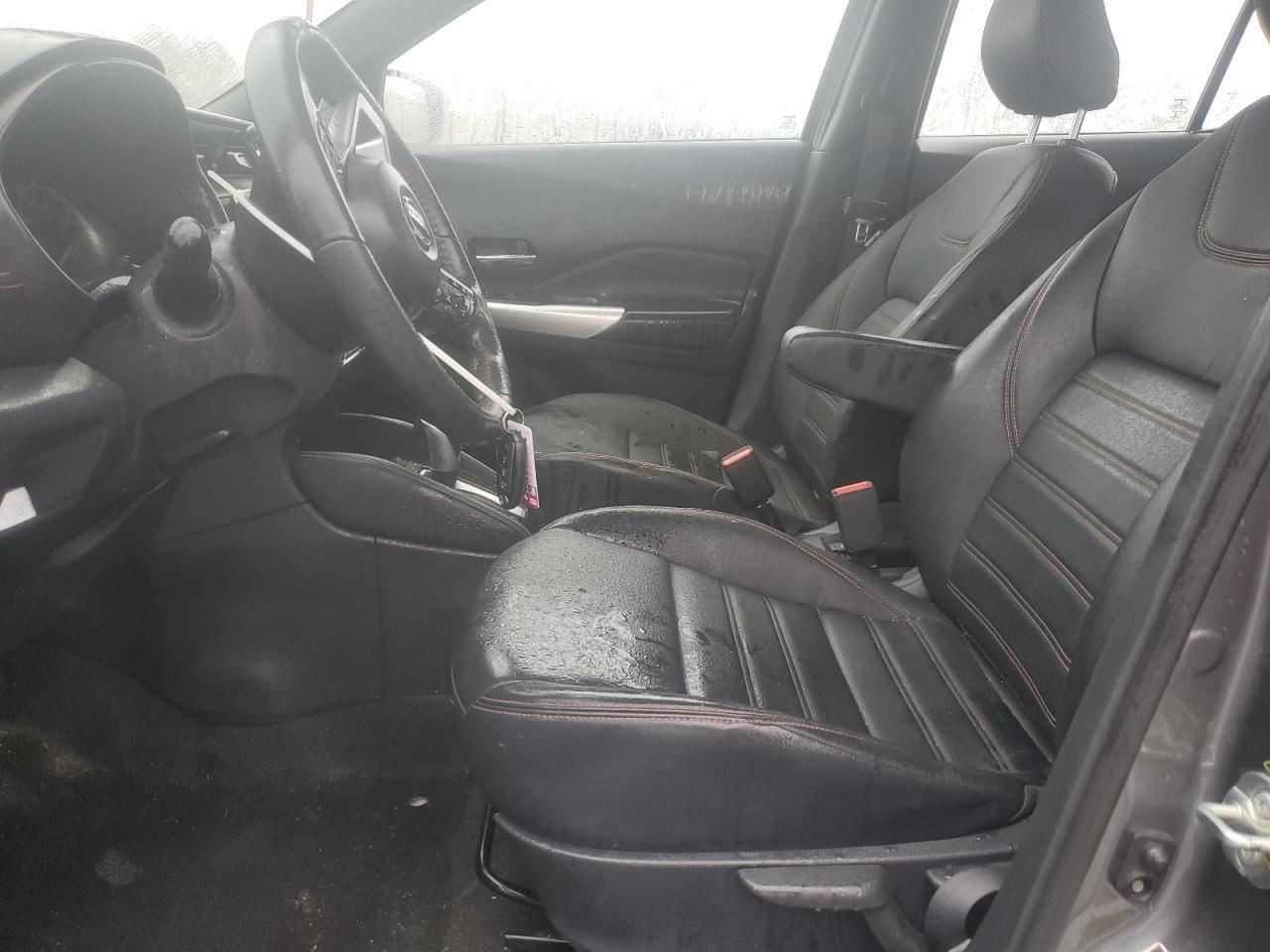 KICKS 2019 Glove Box 4926521