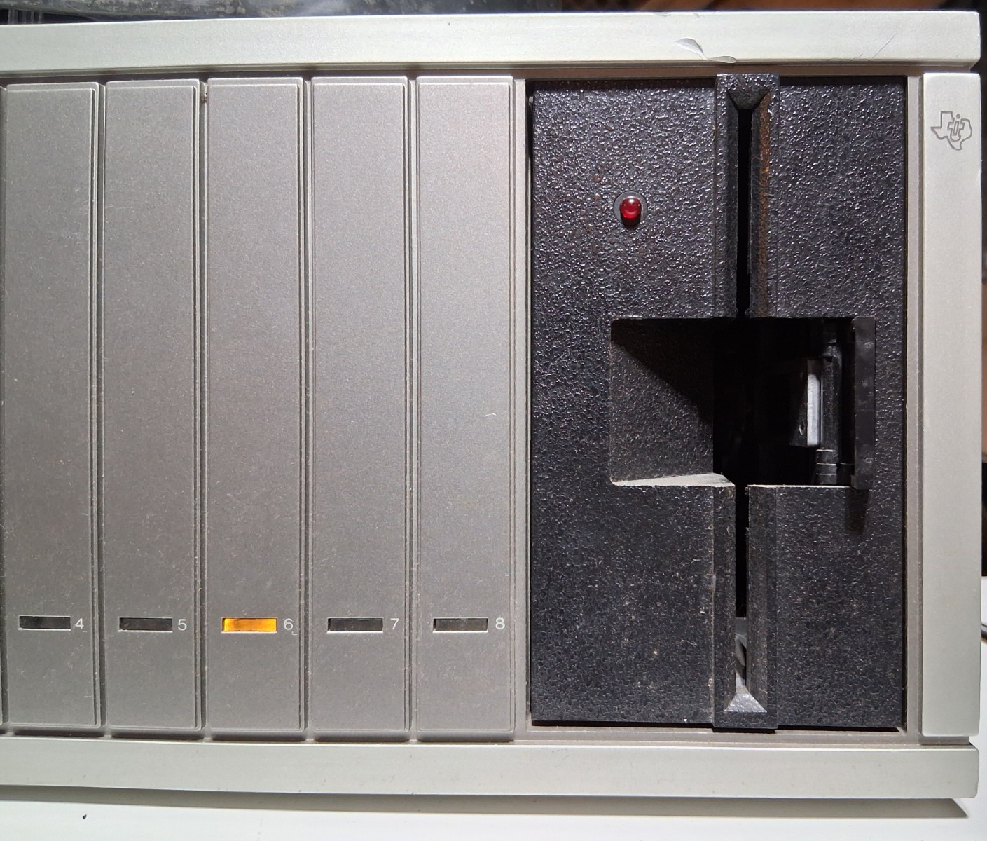 Texas Instruments PHP1200 Peripheral Expansion System Box 4 TI-99 4A - Powers On