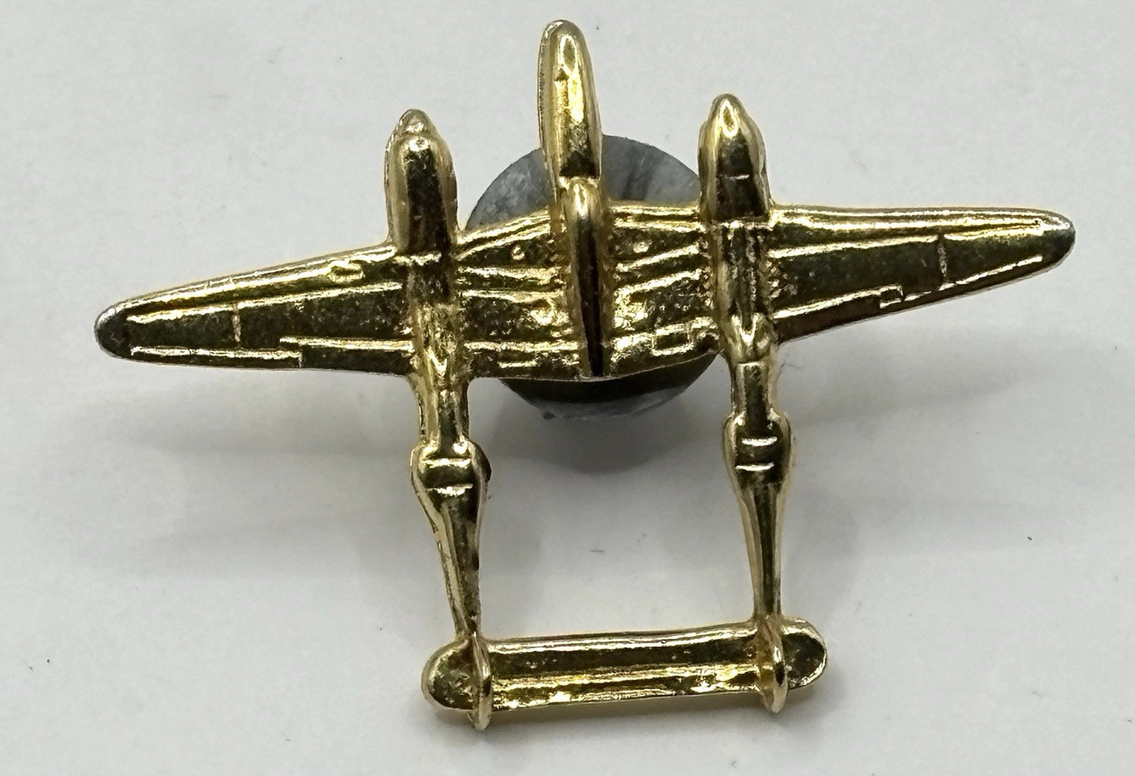 P-38 Lightning WWII Fighter Pin Gold Tone Twin-Boom Aircraft Lapel