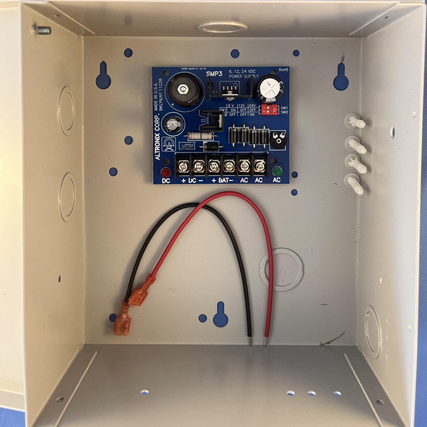 ALTRONIX SMP3E POWER SUPPLY/CHARGER KIT 6VDC/12VDC/24VDC @2.5A Grey Enclosure