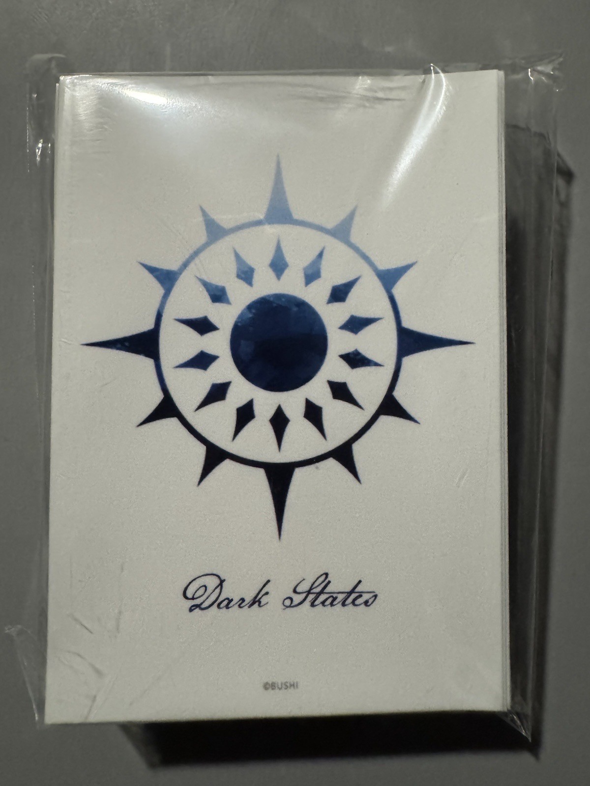 CARDFIGHT VANGUARD DIVINEZ DARK STATES NATION LOGO WHITE SLEEVES (80 PCS)